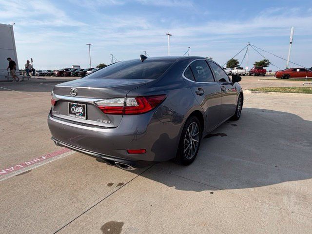 Used 2017 Lexus ES 350 w/ Luxury Package FWD image 3