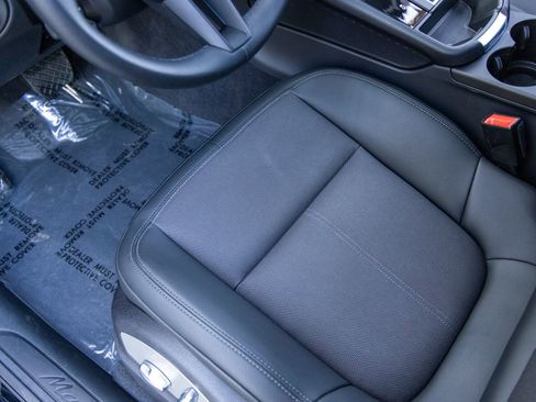 Certified 2025 Porsche Macan image 30