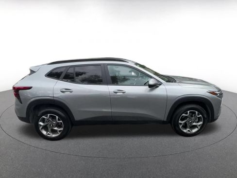 Used 2025 Chevrolet Trax LT w/ LT Convenience Package FWD image 13