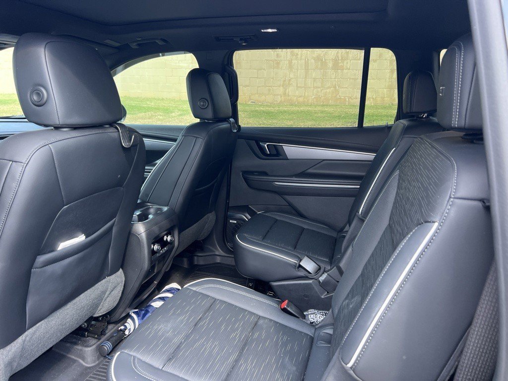 Used 2025 Buick Enclave Sport Touring w/ Super Cruise Package FWD image 4