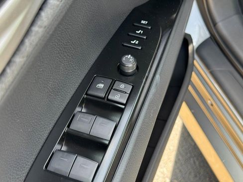 New 2026 Toyota Camry Hybrid AWD/4WD image 10