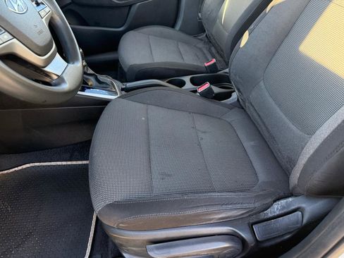 Used 2019 Hyundai Accent SE FWD image 10
