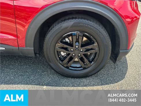 Used 2024 Ford Explorer XLT RWD image 16