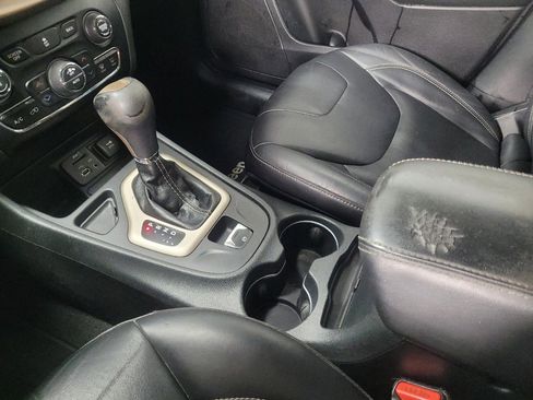 Used 2015 Jeep Cherokee Limited FWD image 26
