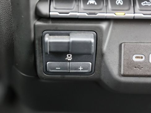 Used 2023 Chevrolet Silverado 1500 Custom image 32