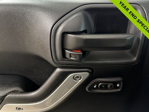 Used 2015 Jeep Wrangler Unlimited Rubicon image 11