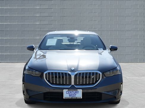 Used 2025 BMW i5 eDrive40i image 3