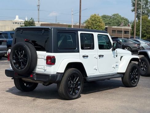 Used 2021 Jeep Wrangler Unlimited Sahara AWD/4WD image 32