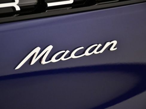 Certified 2026 Porsche Macan AWD/4WD image 11