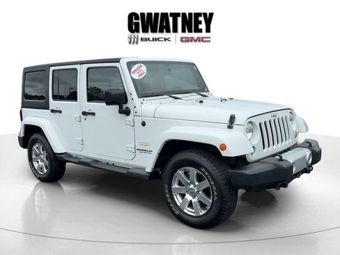Used 2014 Jeep Wrangler Unlimited Sahara w/ Max Tow Package AWD/4WD image 1