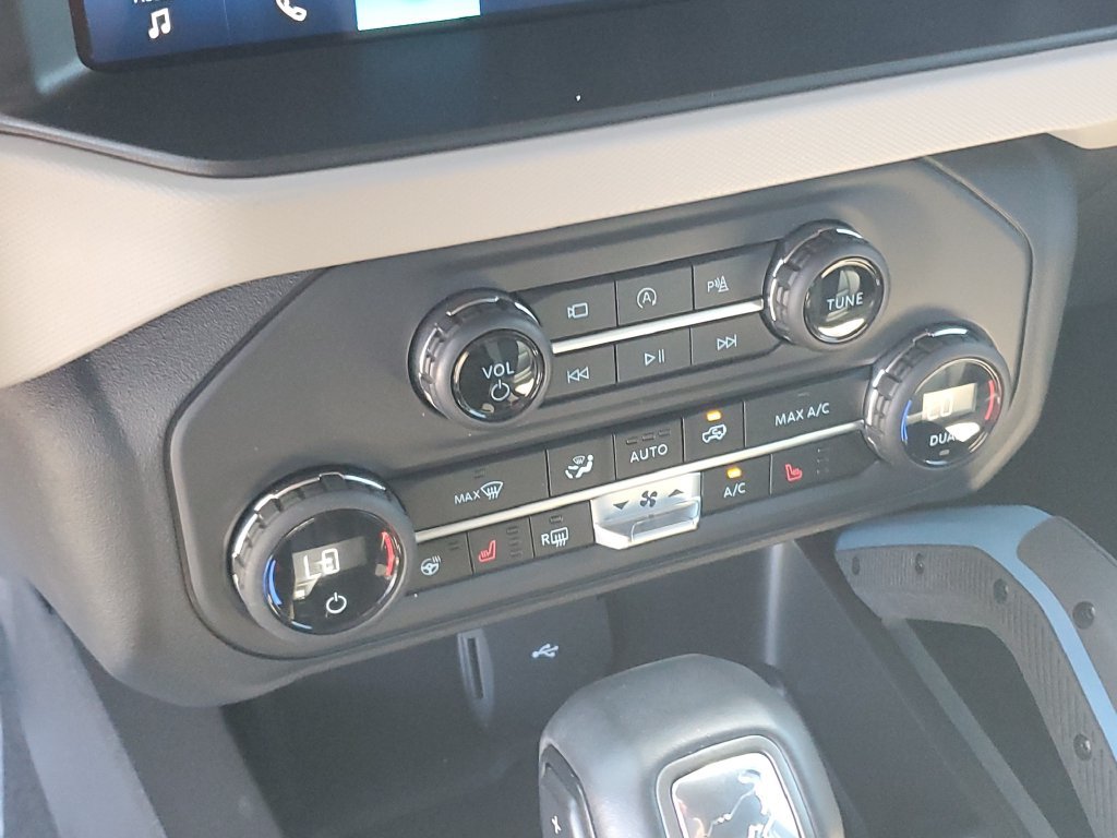 Used 2023 Ford Bronco Wildtrak AWD/4WD image 19