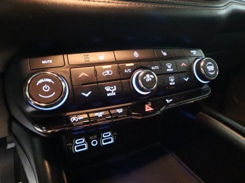 Used 2023 Dodge Durango SXT AWD/4WD image 18