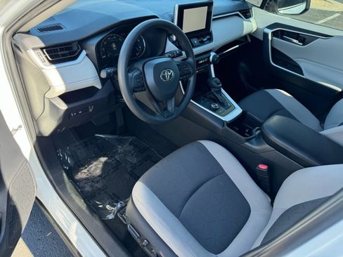 Used 2023 Toyota RAV4 XLE image 17