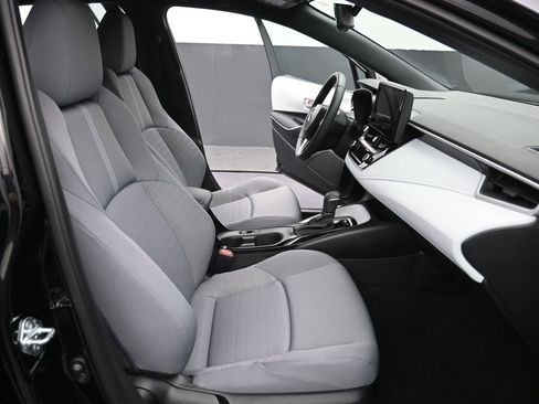 Used 2025 Toyota Corolla SE image 14