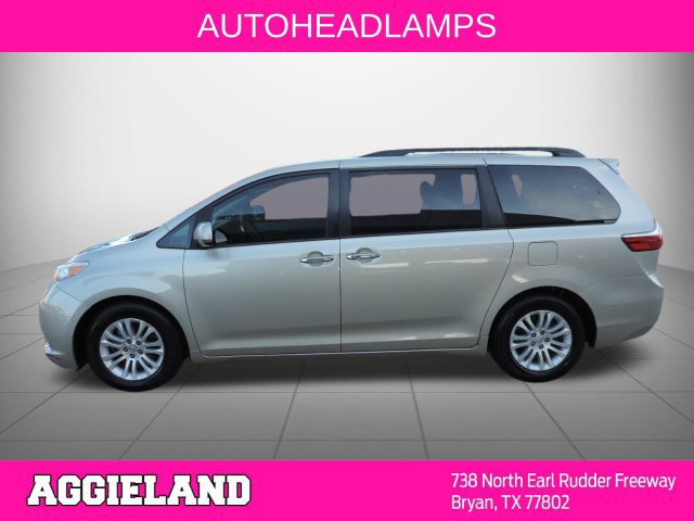 Used 2016 Toyota Sienna XLE w/ XLE Navigation Package FWD image 7
