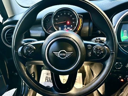 Used 2019 MINI Cooper 4-Door Hardtop FWD image 22