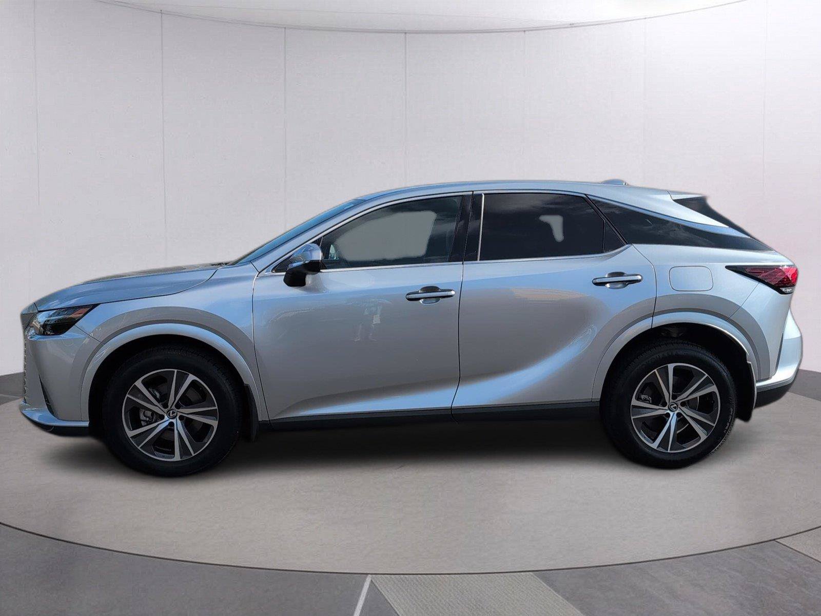 Used 2023 Lexus RX 350 FWD image 2