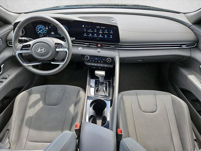 Used 2025 Hyundai Elantra SEL FWD image 17