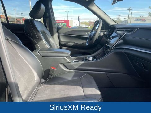 Certified 2025 Jeep Grand Cherokee Altitude image 15