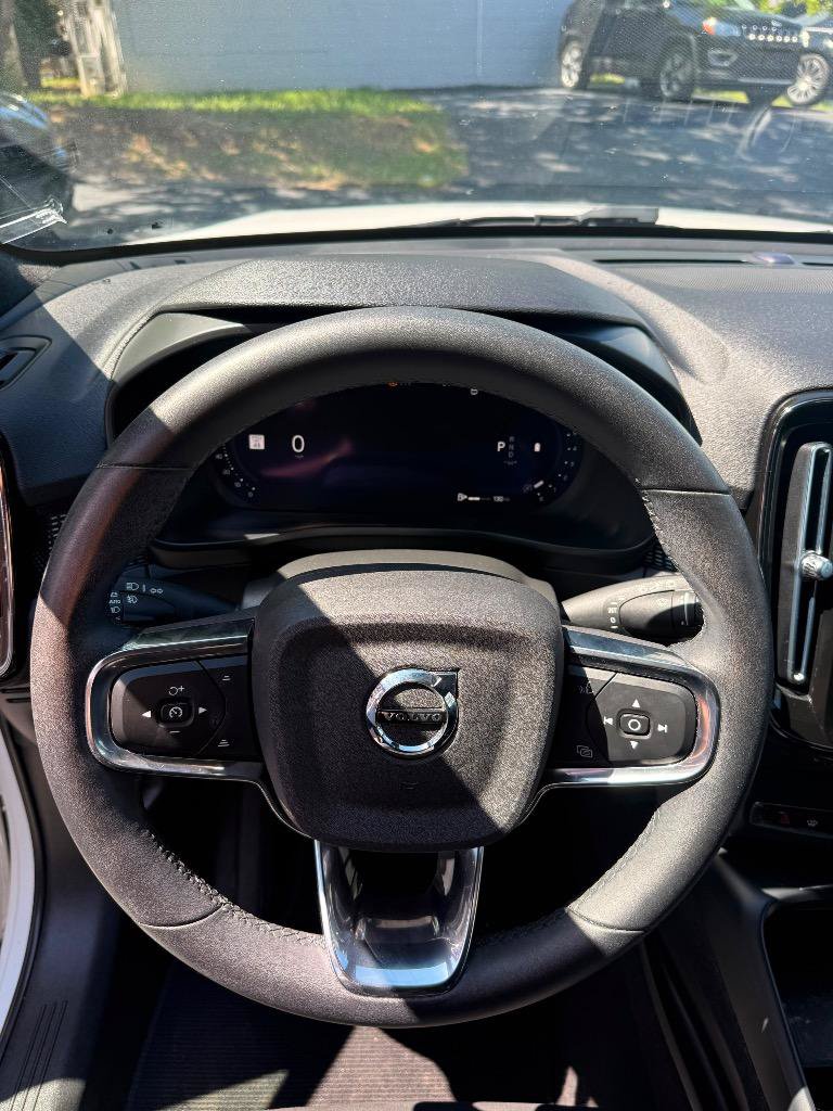Used 2023 Volvo XC40 B5 Plus AWD/4WD image 13