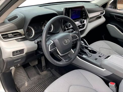 Used 2023 Toyota Highlander LE image 20