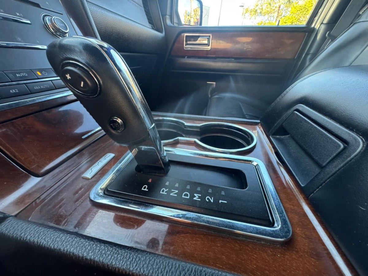 Used 2017 Lincoln Navigator Select AWD/4WD image 19