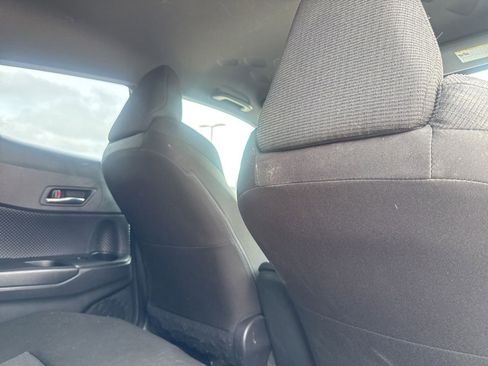Used 2019 Toyota C-HR XLE FWD image 32