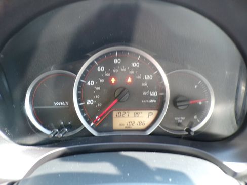 Used 2014 Toyota Yaris LE FWD image 23