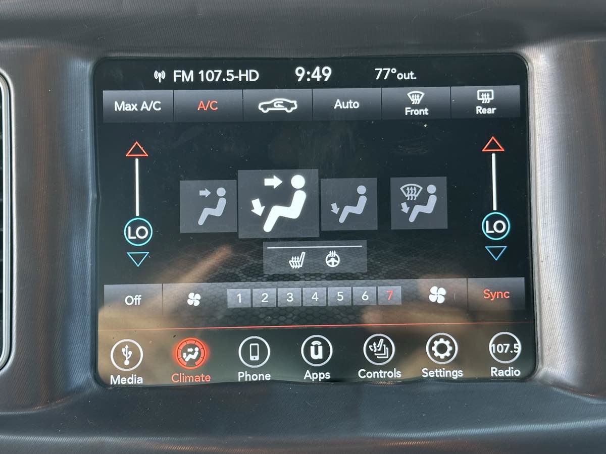 Used 2019 Dodge Charger SXT w/ Cold Weather Package AWD/4WD image 18