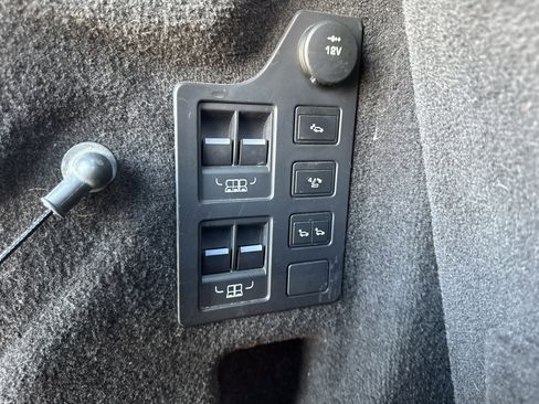 Used 2017 Land Rover Discovery HSE AWD/4WD image 30