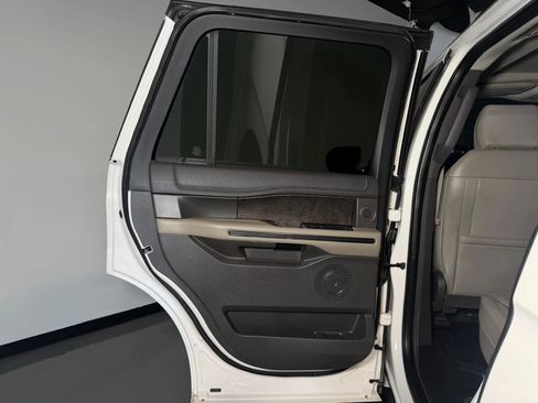 Used 2018 Ford Expedition Limited w/ Equipment Group 301A AWD/4WD image 19