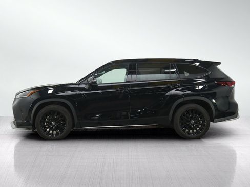 Used 2025 Toyota Highlander XSE AWD/4WD image 2