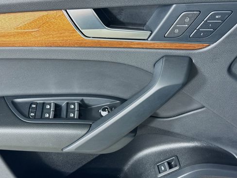 Used 2023 Audi Q5 2.0T Premium w/ Convenience Package image 11