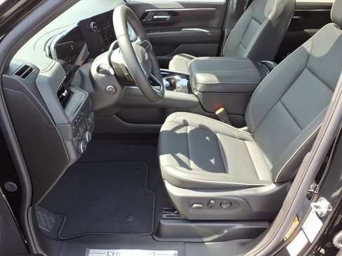 New 2026 Chevrolet Suburban Premier image 5