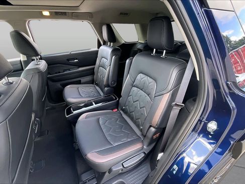 Used 2026 Nissan Pathfinder Platinum FWD image 20