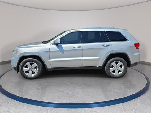 Used 2012 Jeep Grand Cherokee Laredo AWD/4WD image 3