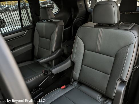 Used 2024 GMC Acadia AT4 w/ LPO, Floor Liner Package image 18