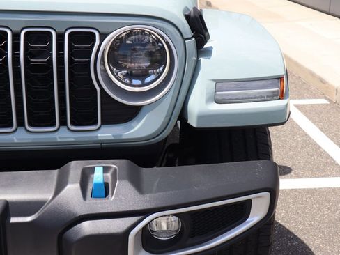 Used 2024 Jeep Wrangler Unlimited Sahara w/ Technology Group AWD/4WD image 16