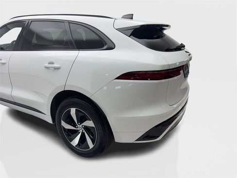 Used 2024 Jaguar F-PACE R-Dynamic S image 19