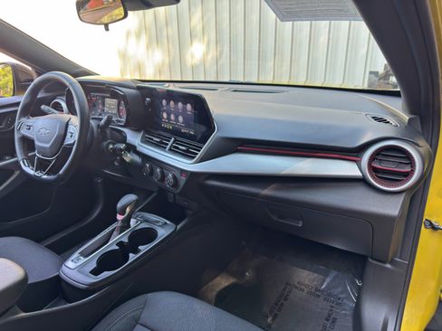 Used 2025 Chevrolet Trax RS w/ Driver Confidence Package FWD image 13