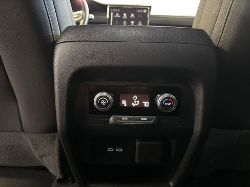 Used 2025 GMC Acadia Elevation image 23