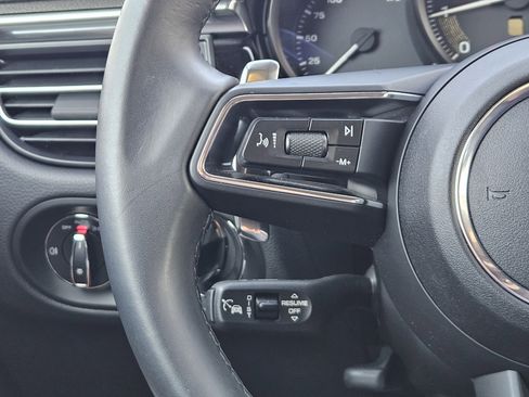 Certified 2025 Porsche Macan image 27