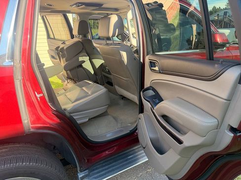 Used 2018 GMC Yukon SLT w/ Premium Edition AWD/4WD image 12