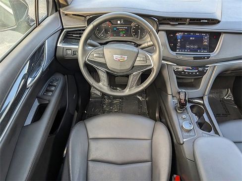Certified 2025 Cadillac XT5 Premium Luxury image 17