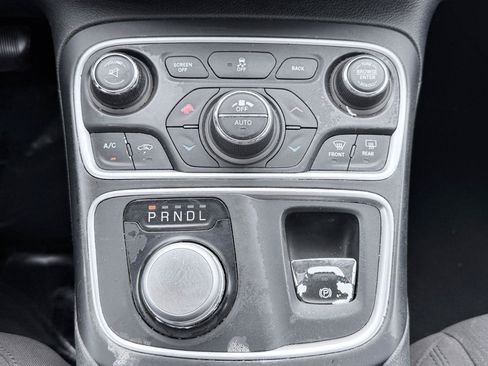 Used 2015 Chrysler 200 Limited w/ Convenience Group FWD image 15