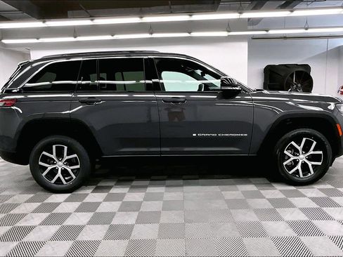 Used 2024 Jeep Grand Cherokee Limited w/ Trailer Tow Package AWD/4WD image 15