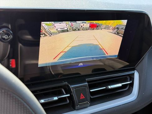 Used 2025 Chevrolet TrailBlazer LT FWD image 15