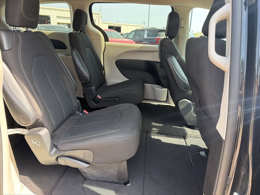 Used 2023 Chrysler Voyager LX FWD image 26
