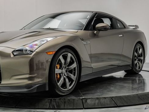 Used 2009 Nissan GT-R Premium AWD/4WD image 9