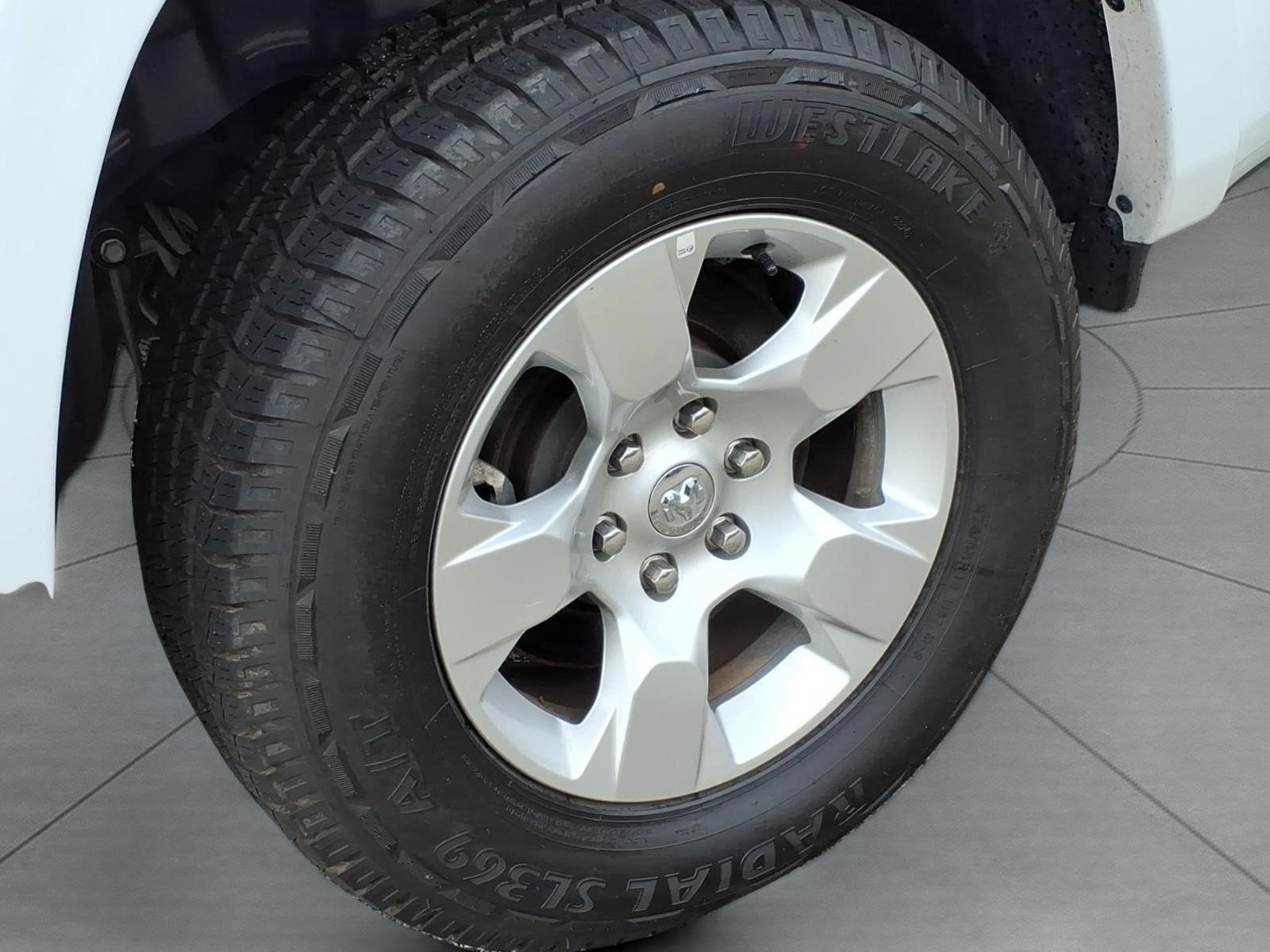 Used 2025 RAM 1500 4x4 Crew Cab image 5